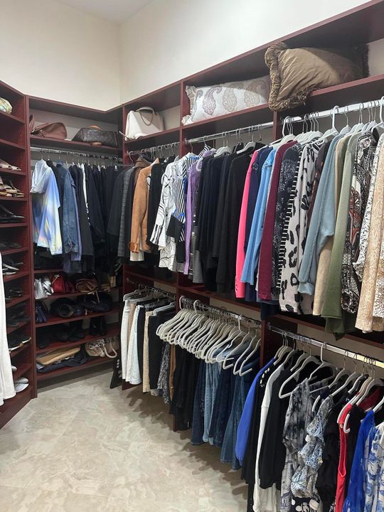 For Sale: $1,375,000 (3 beds, 2 baths, 2689 Square Feet)