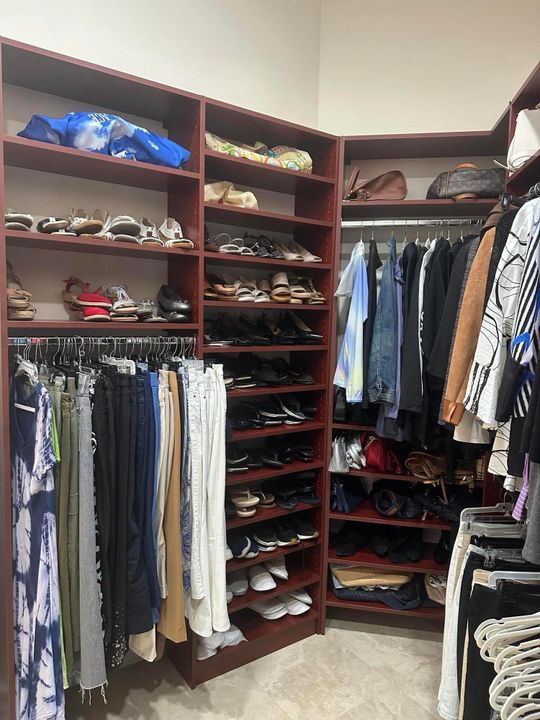 For Sale: $1,375,000 (3 beds, 2 baths, 2689 Square Feet)