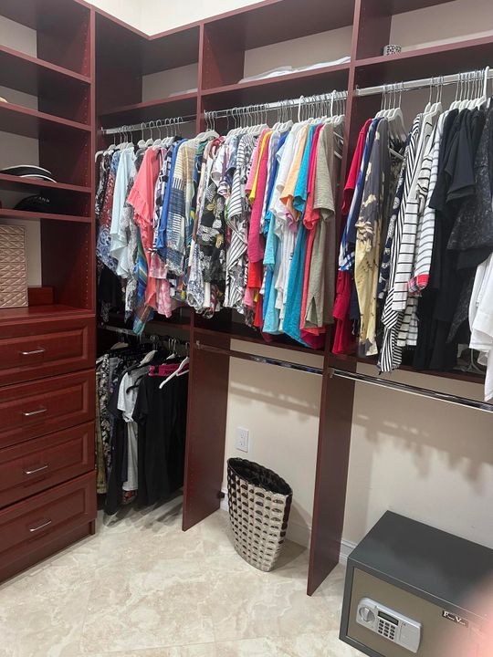 For Sale: $1,375,000 (3 beds, 2 baths, 2689 Square Feet)