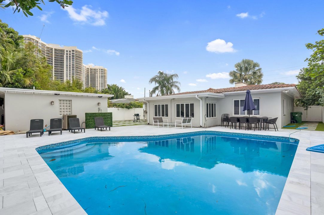 For Sale: $2,295,000 (4 beds, 3 baths, 2198 Square Feet)