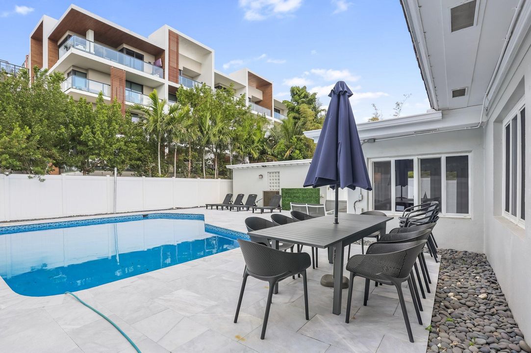 For Sale: $2,295,000 (4 beds, 3 baths, 2198 Square Feet)