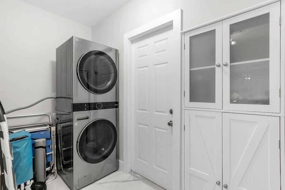 For Sale: $2,295,000 (4 beds, 3 baths, 2198 Square Feet)