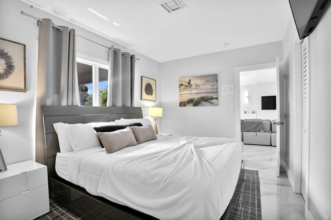 For Sale: $2,295,000 (4 beds, 3 baths, 2198 Square Feet)