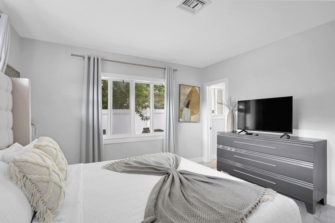 For Sale: $2,295,000 (4 beds, 3 baths, 2198 Square Feet)