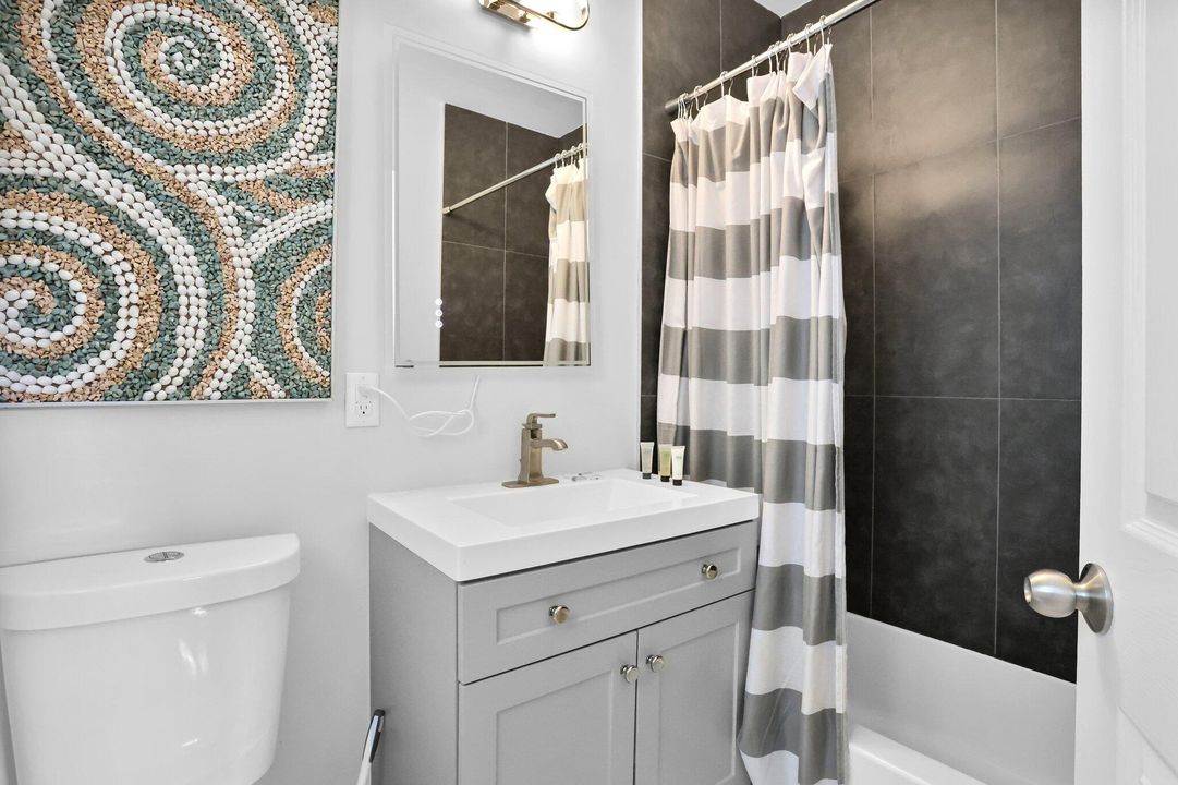 For Sale: $2,295,000 (4 beds, 3 baths, 2198 Square Feet)