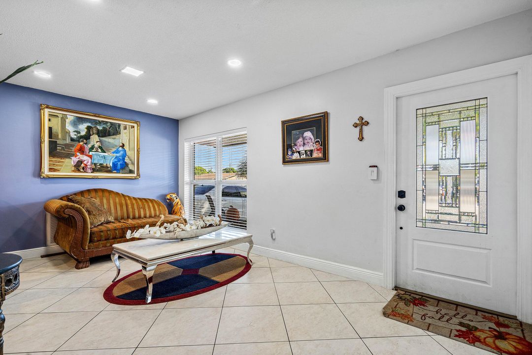 For Sale: $559,900 (4 beds, 2 baths, 1296 Square Feet)