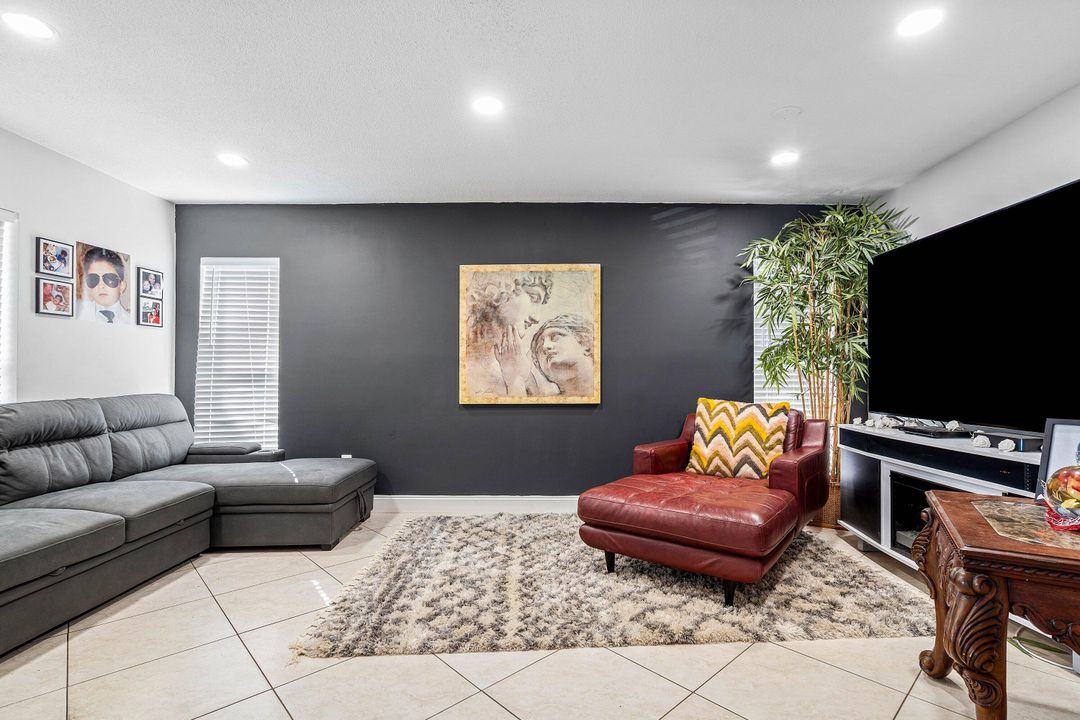 For Sale: $559,900 (4 beds, 2 baths, 1296 Square Feet)