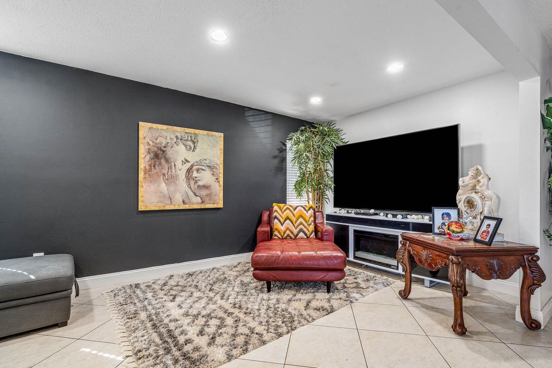 For Sale: $559,900 (4 beds, 2 baths, 1296 Square Feet)