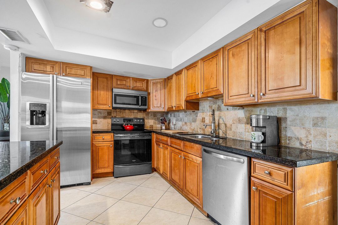 For Sale: $559,900 (4 beds, 2 baths, 1296 Square Feet)