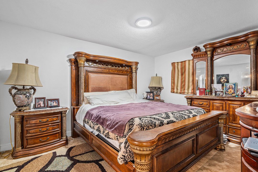 For Sale: $559,900 (4 beds, 2 baths, 1296 Square Feet)