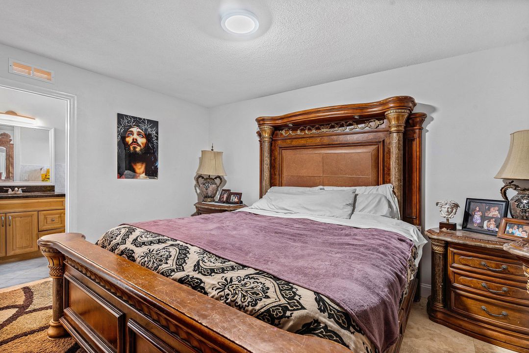 For Sale: $559,900 (4 beds, 2 baths, 1296 Square Feet)