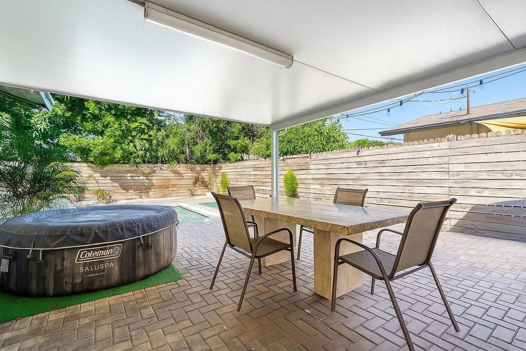 For Sale: $559,900 (4 beds, 2 baths, 1296 Square Feet)