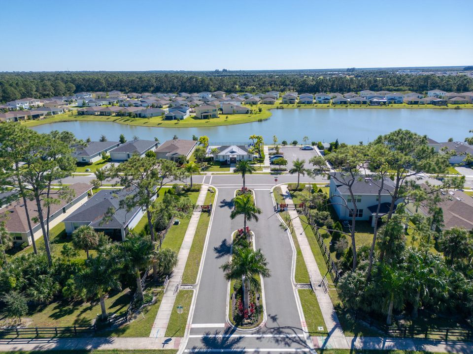 En Venta: $399,000 (3 camas, 3 baños, 1598 Pies cuadrados)