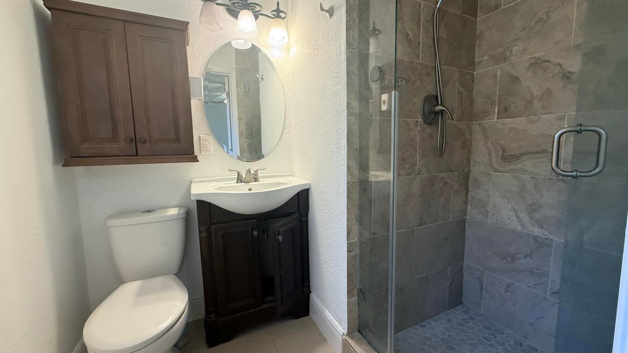 For Rent: $2,400 (2 beds, 2 baths, 800 Square Feet)