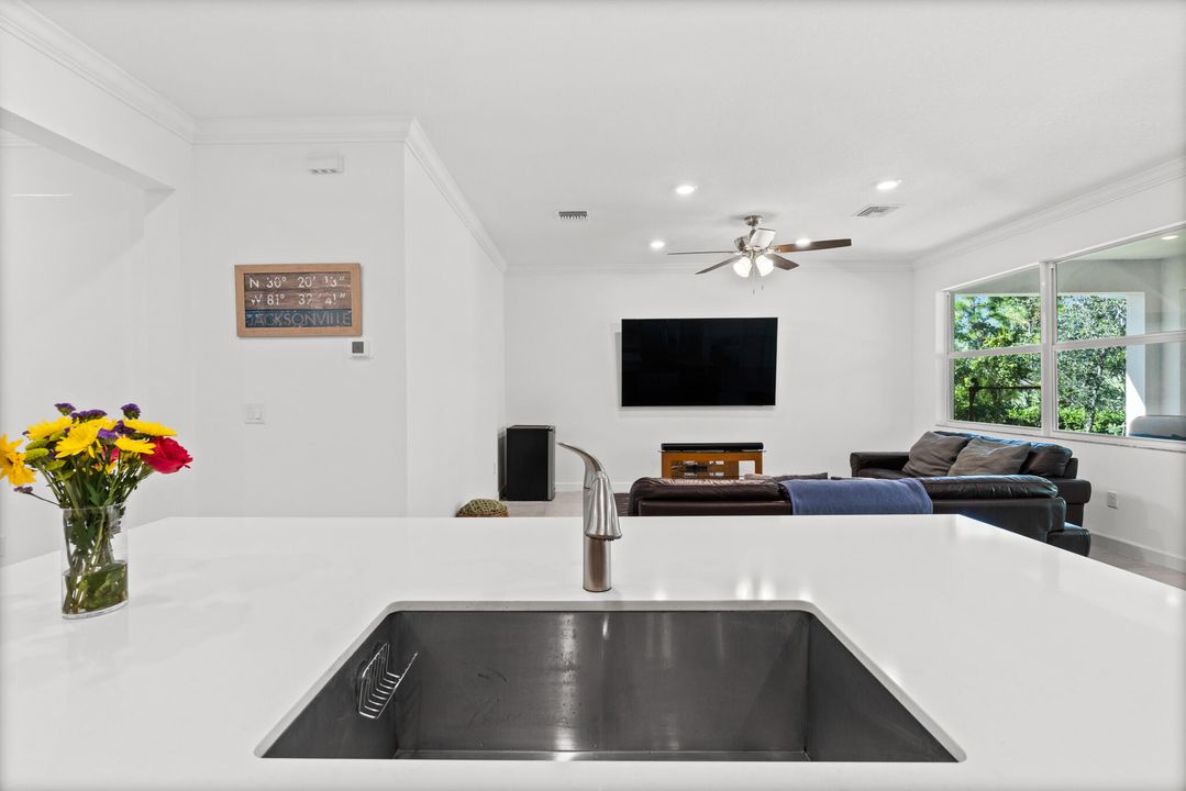 En Venta: $399,000 (3 camas, 3 baños, 1598 Pies cuadrados)