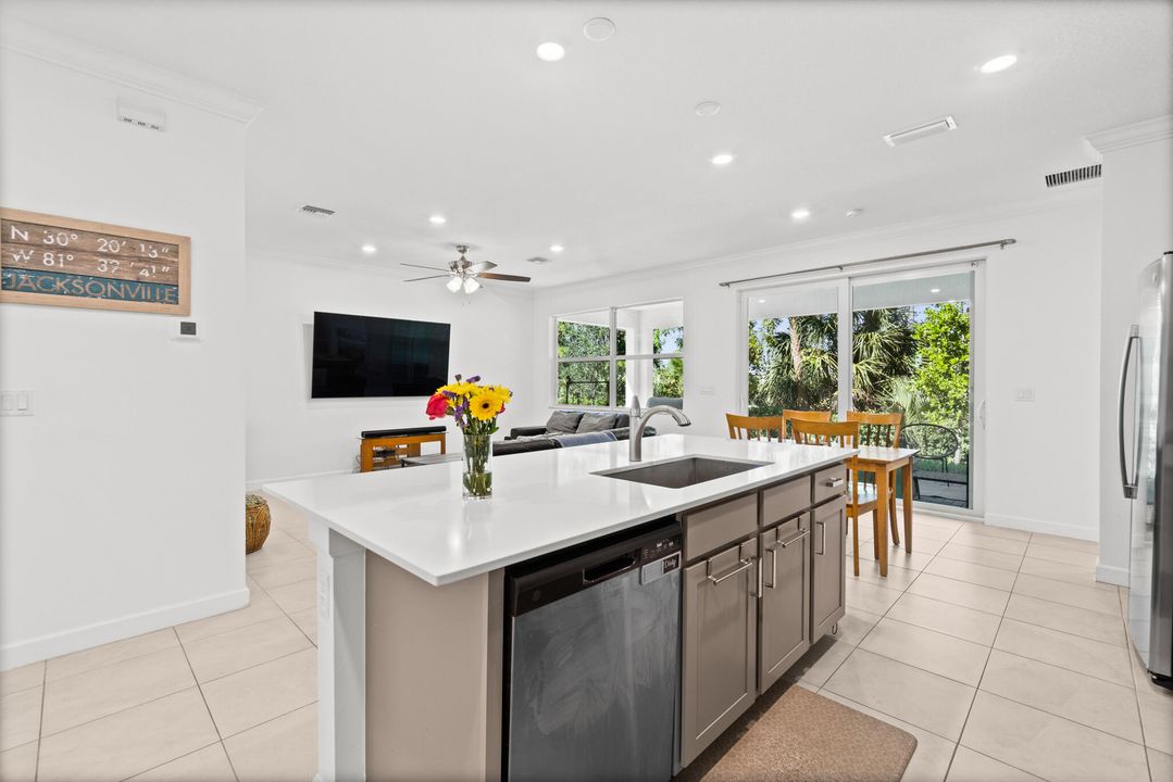 En Venta: $399,000 (3 camas, 3 baños, 1598 Pies cuadrados)