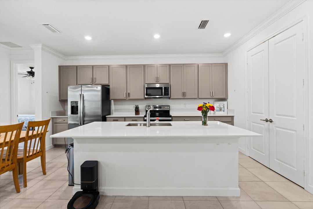 En Venta: $399,000 (3 camas, 3 baños, 1598 Pies cuadrados)