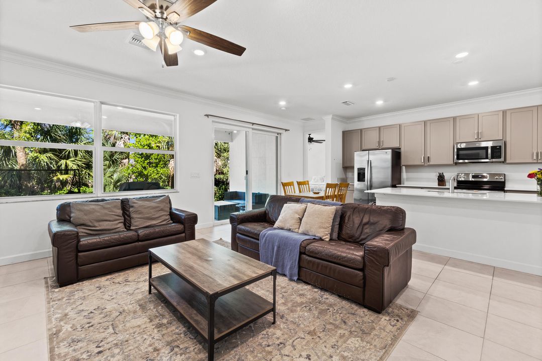 En Venta: $399,000 (3 camas, 3 baños, 1598 Pies cuadrados)