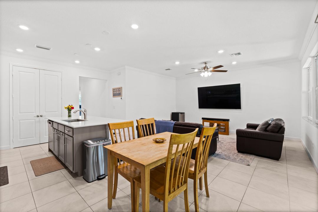 En Venta: $399,000 (3 camas, 3 baños, 1598 Pies cuadrados)