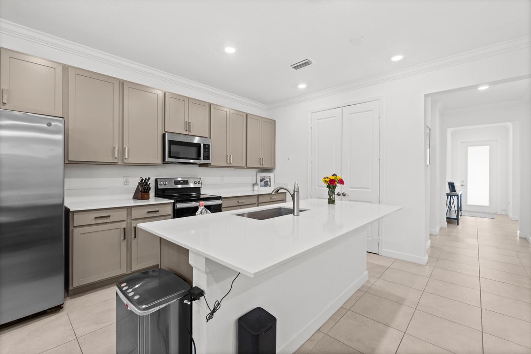 En Venta: $399,000 (3 camas, 3 baños, 1598 Pies cuadrados)