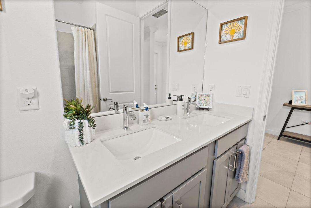 En Venta: $399,000 (3 camas, 3 baños, 1598 Pies cuadrados)