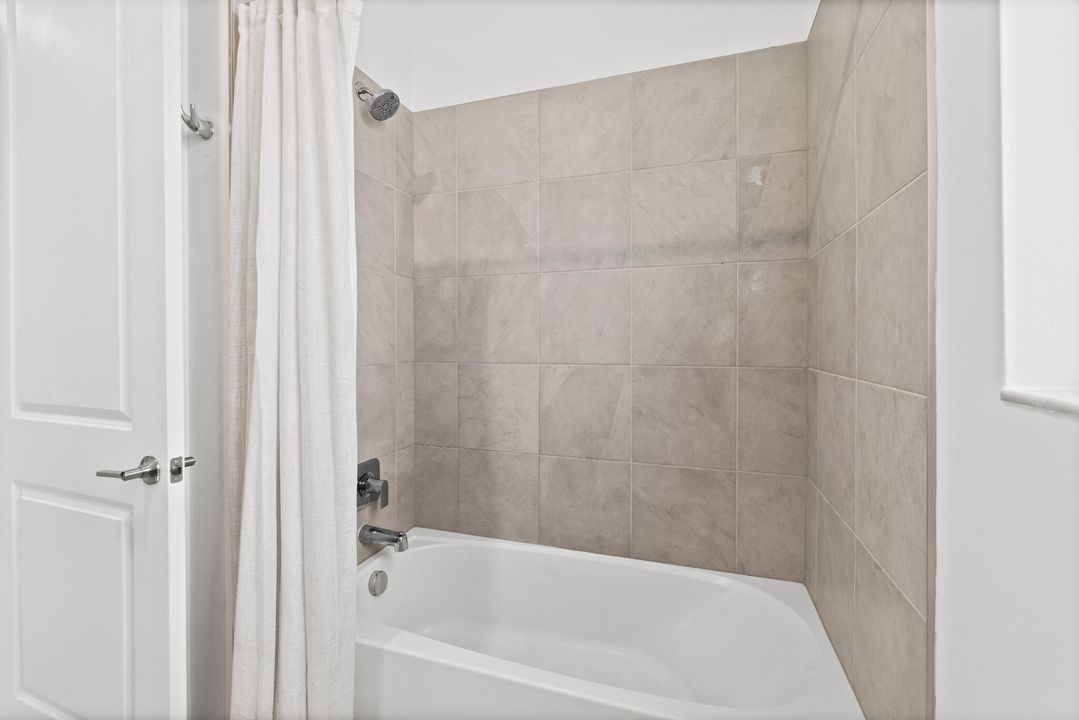 En Venta: $399,000 (3 camas, 3 baños, 1598 Pies cuadrados)