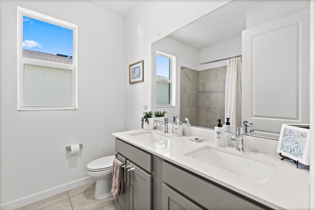 En Venta: $399,000 (3 camas, 3 baños, 1598 Pies cuadrados)