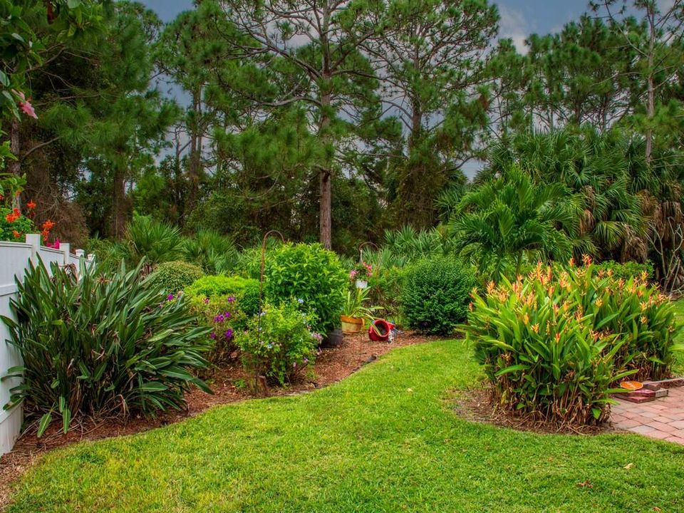 For Sale: $325,000 (3 beds, 2 baths, 1377 Square Feet)