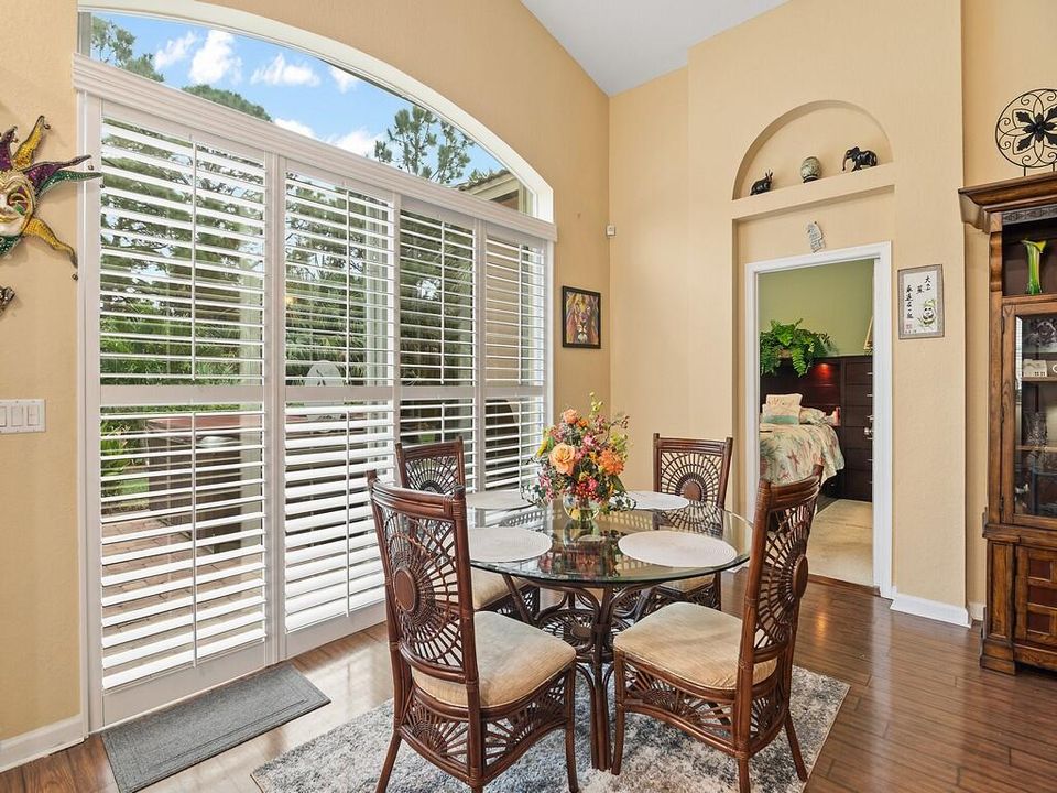 For Sale: $325,000 (3 beds, 2 baths, 1377 Square Feet)