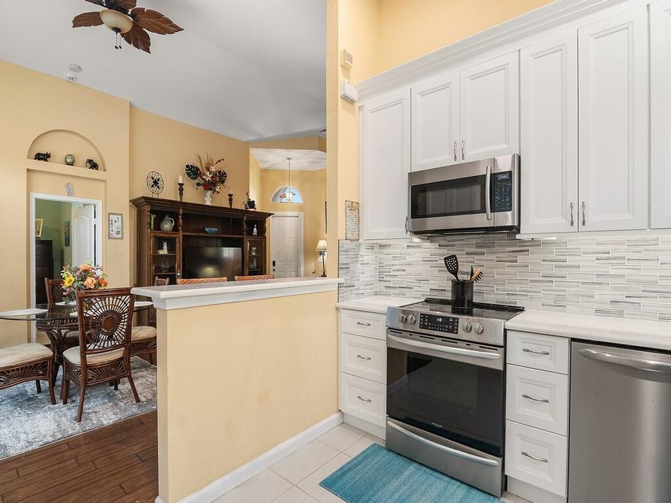 For Sale: $325,000 (3 beds, 2 baths, 1377 Square Feet)