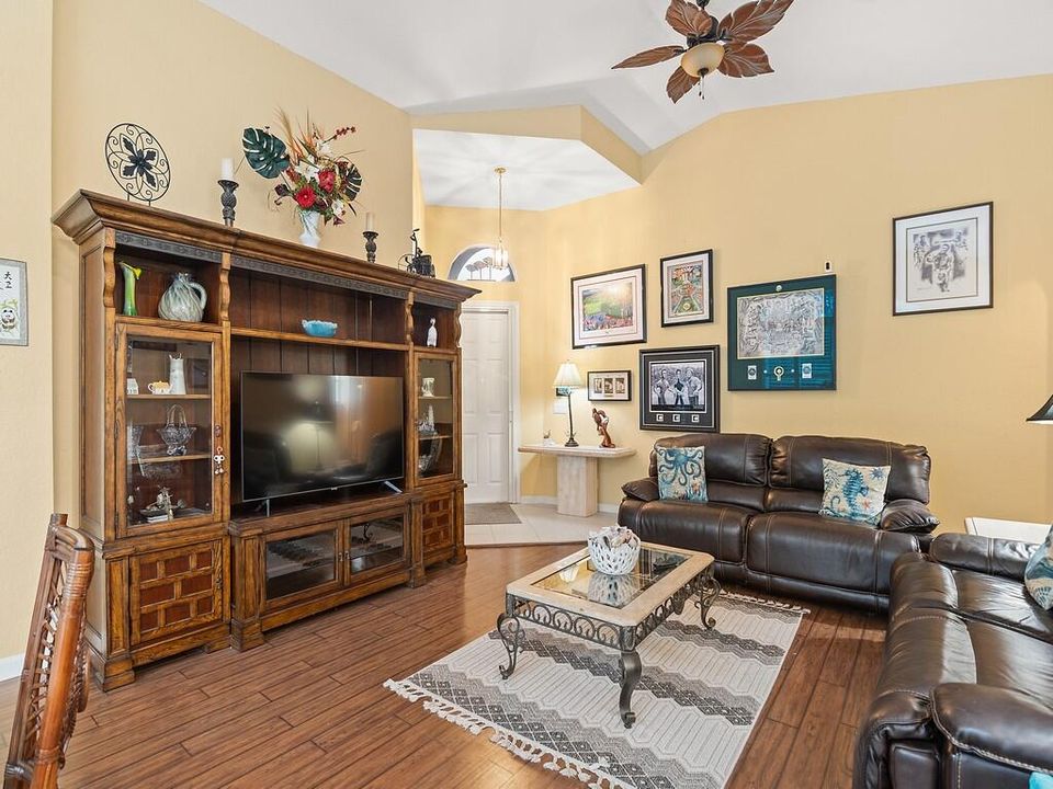 For Sale: $325,000 (3 beds, 2 baths, 1377 Square Feet)