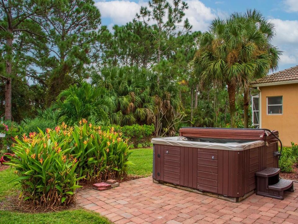 For Sale: $325,000 (3 beds, 2 baths, 1377 Square Feet)