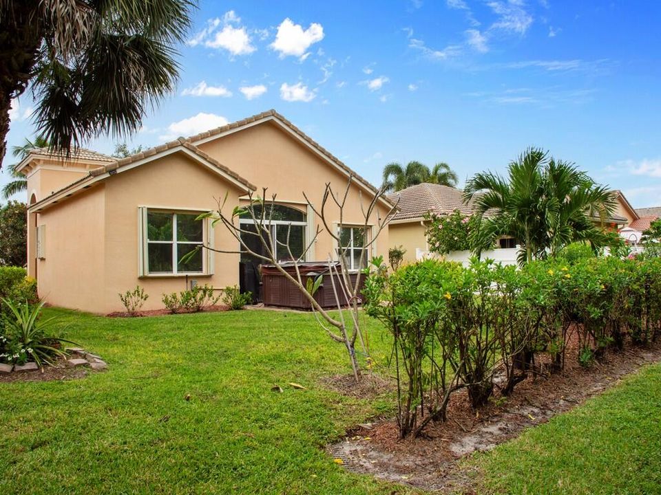 For Sale: $325,000 (3 beds, 2 baths, 1377 Square Feet)