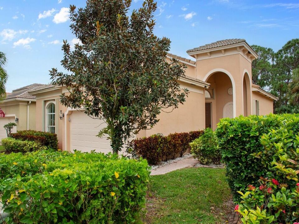 For Sale: $325,000 (3 beds, 2 baths, 1377 Square Feet)