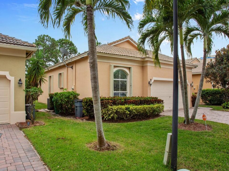 For Sale: $325,000 (3 beds, 2 baths, 1377 Square Feet)