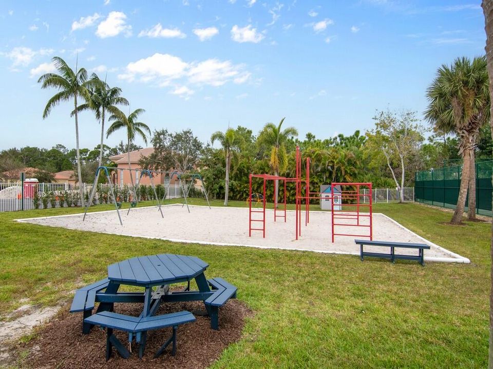 For Sale: $325,000 (3 beds, 2 baths, 1377 Square Feet)