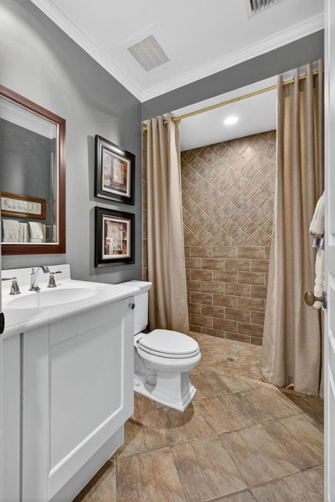 合同活跃: $1,450,000 (3 贝兹, 3 浴室, 2026 平方英尺)