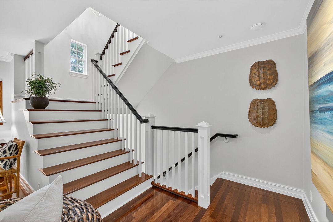 合同活跃: $1,450,000 (3 贝兹, 3 浴室, 2026 平方英尺)