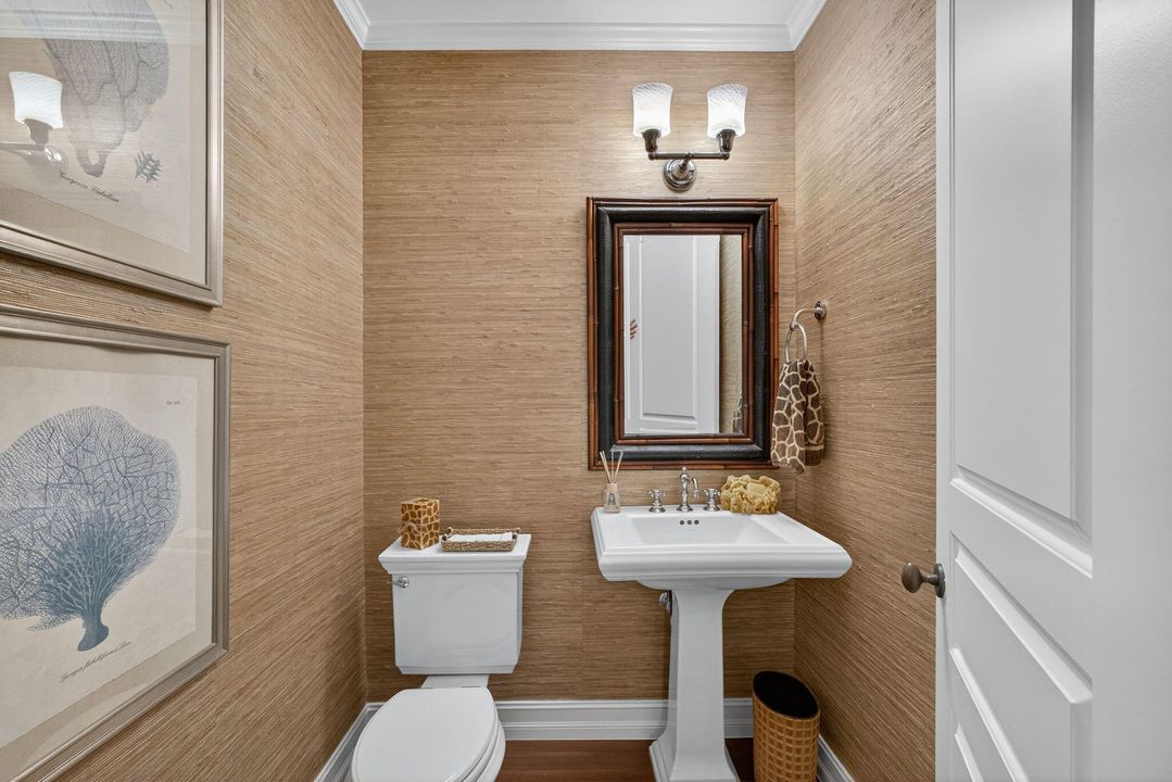 合同活跃: $1,450,000 (3 贝兹, 3 浴室, 2026 平方英尺)