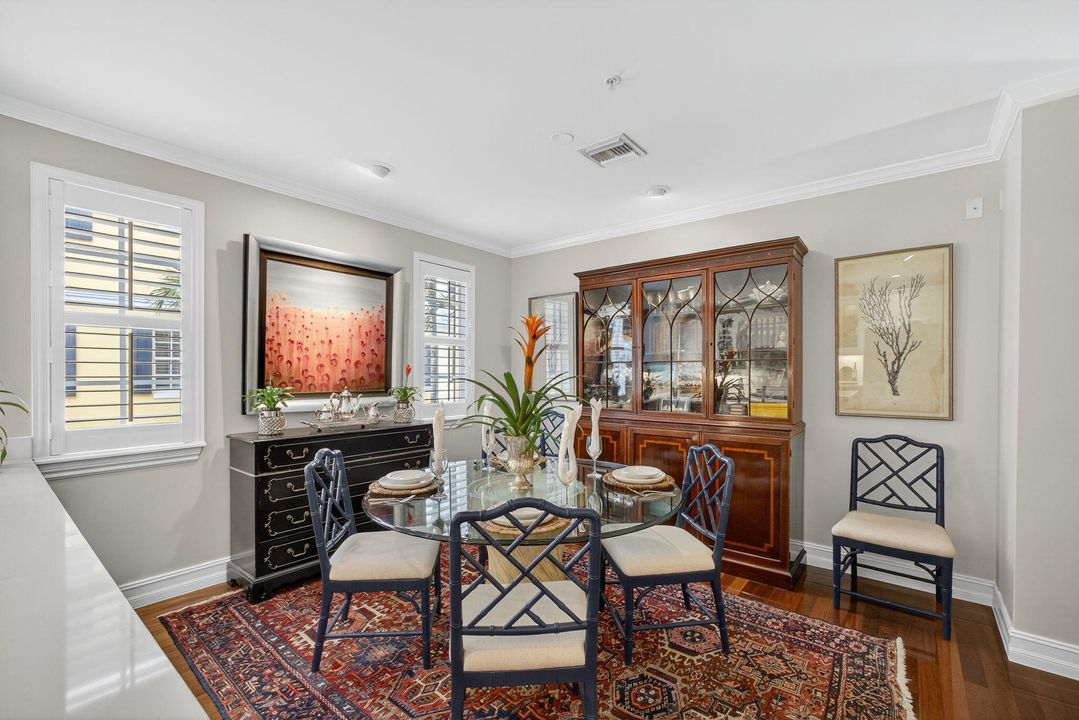 合同活跃: $1,450,000 (3 贝兹, 3 浴室, 2026 平方英尺)