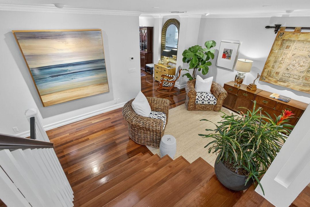 合同活跃: $1,450,000 (3 贝兹, 3 浴室, 2026 平方英尺)