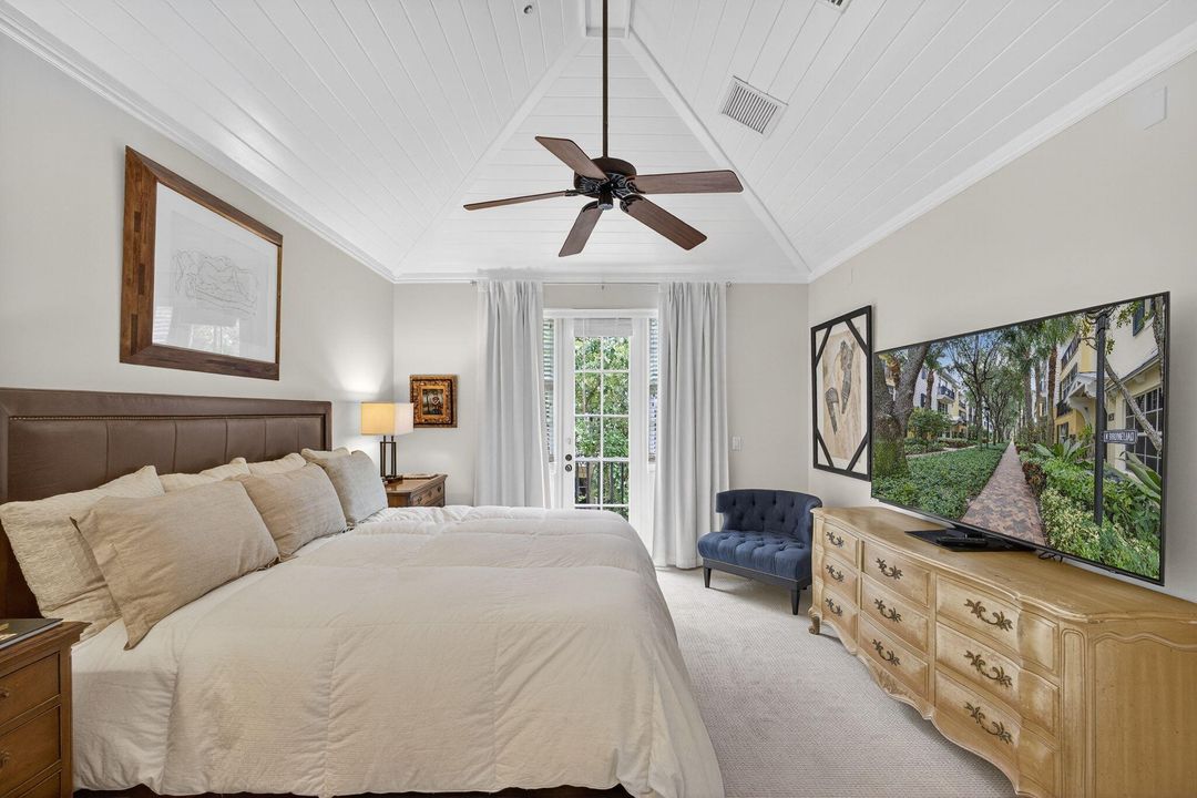 合同活跃: $1,450,000 (3 贝兹, 3 浴室, 2026 平方英尺)