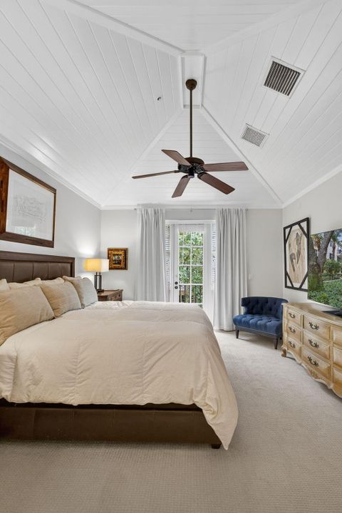 合同活跃: $1,450,000 (3 贝兹, 3 浴室, 2026 平方英尺)