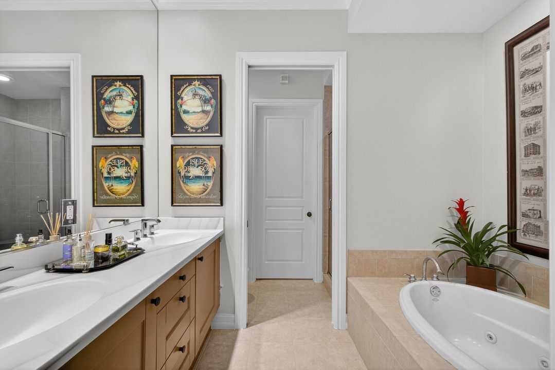 合同活跃: $1,450,000 (3 贝兹, 3 浴室, 2026 平方英尺)