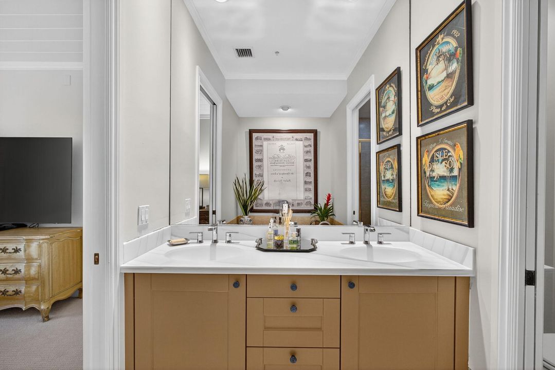 合同活跃: $1,450,000 (3 贝兹, 3 浴室, 2026 平方英尺)