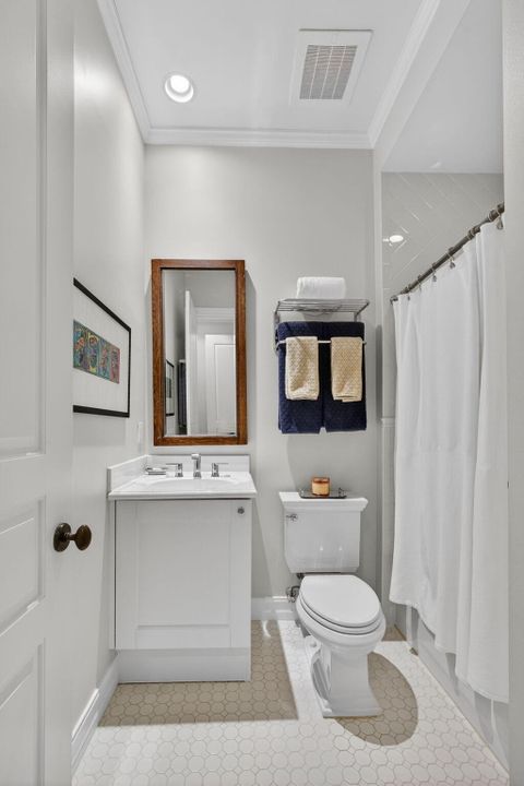 合同活跃: $1,450,000 (3 贝兹, 3 浴室, 2026 平方英尺)