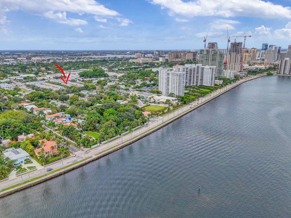 合同活跃: $1,450,000 (3 贝兹, 3 浴室, 2026 平方英尺)