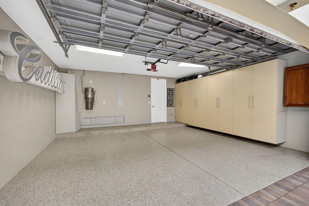 合同活跃: $1,450,000 (3 贝兹, 3 浴室, 2026 平方英尺)