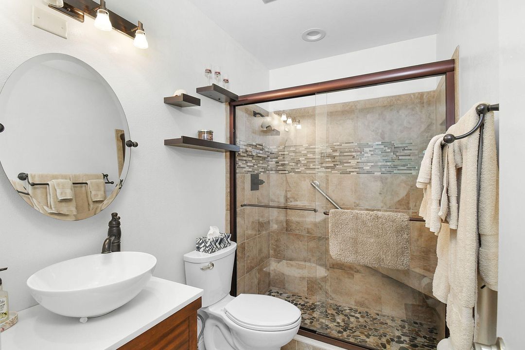 For Sale: $139,000 (2 beds, 2 baths, 894 Square Feet)