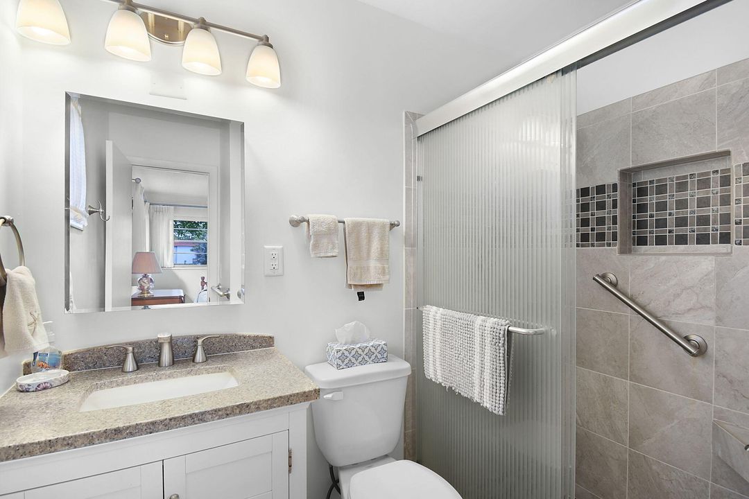 For Sale: $139,000 (2 beds, 2 baths, 894 Square Feet)